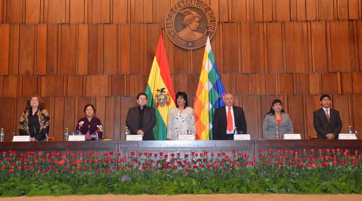 El TSE entrega credenciales a las 52 autoridades electas para el Órgano Judicial y el Tribunal Constitucional Plurinacional