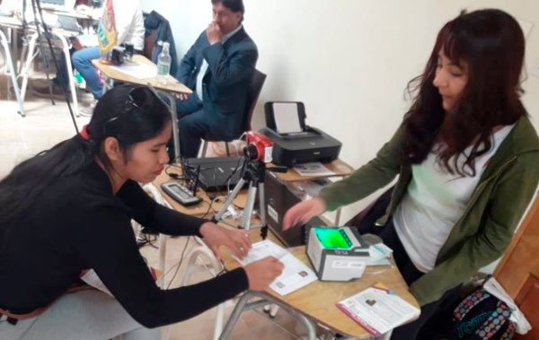 Chile: Martha Felix Camata votará por primera vez como ciudadana boliviana